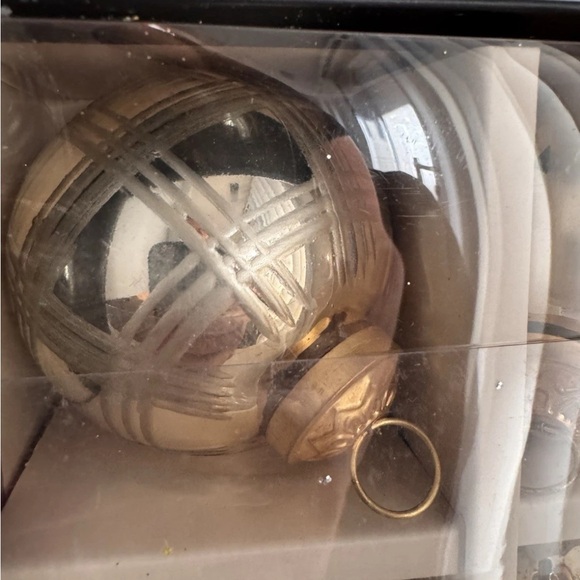 Rachel Zoe Elegant Classy Gold Ornaments - Picture 3 of 6